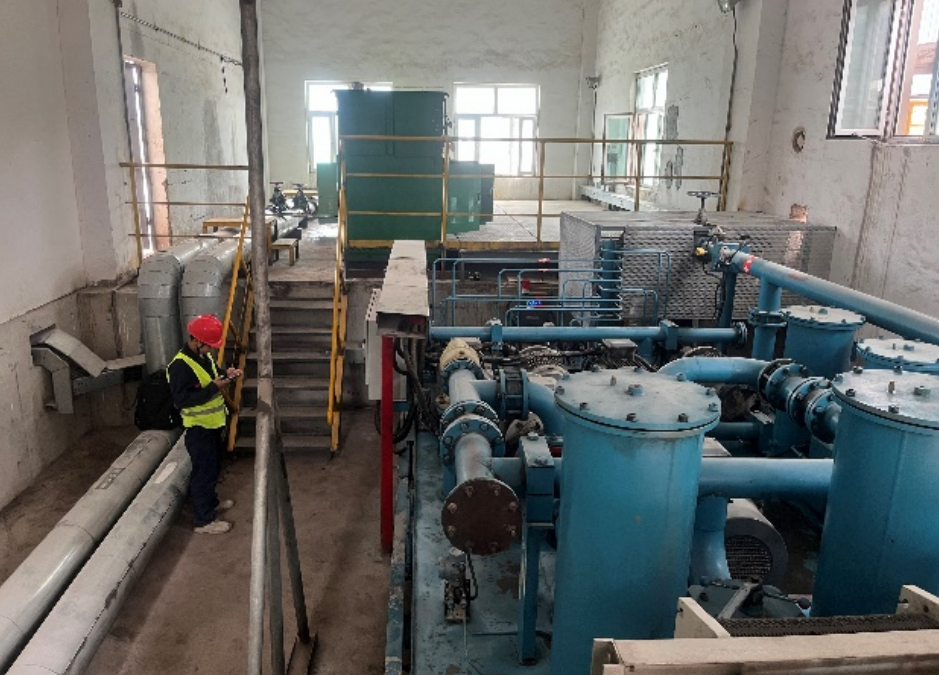 新疆中材應(yīng)用案例:生料立磨主減速機(jī)齒輪油在線監(jiān)測(cè)預(yù)警